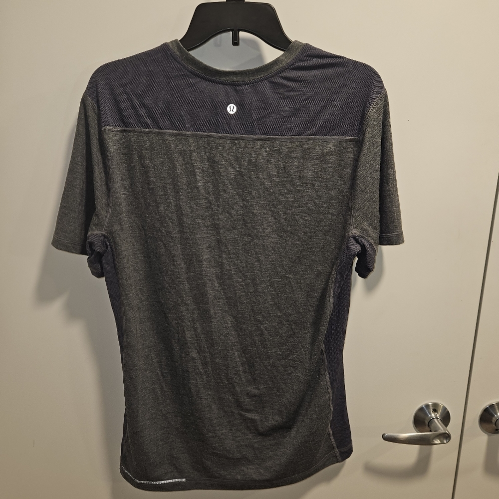lululemon athletica Short Sleeve Men's Tee in Dark Gray and Charcoal